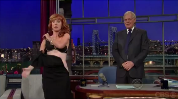 Kathy Griffin, strip tease al David Letterman Show. 