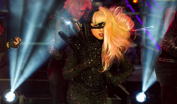 Lady Gaga shock su Twitter in versione "acqua e sapone", Foto