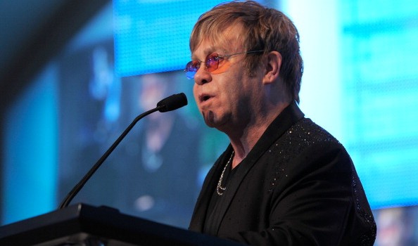 Elton John da shock su Vanity Fair, "troppa cocaina come la Houston"