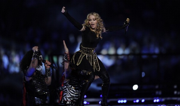 Madonna infuriata per le foto della figlia che fuma una sigaretta