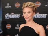 Scarlett Johansson hot, in "The Avengers" nuda sotto la tuta
