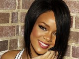 Rihanna topless su Facebook e avances a Kutcher, Foto