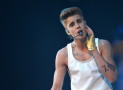 Justin Bieber attaccato da un fan sul palco: il video